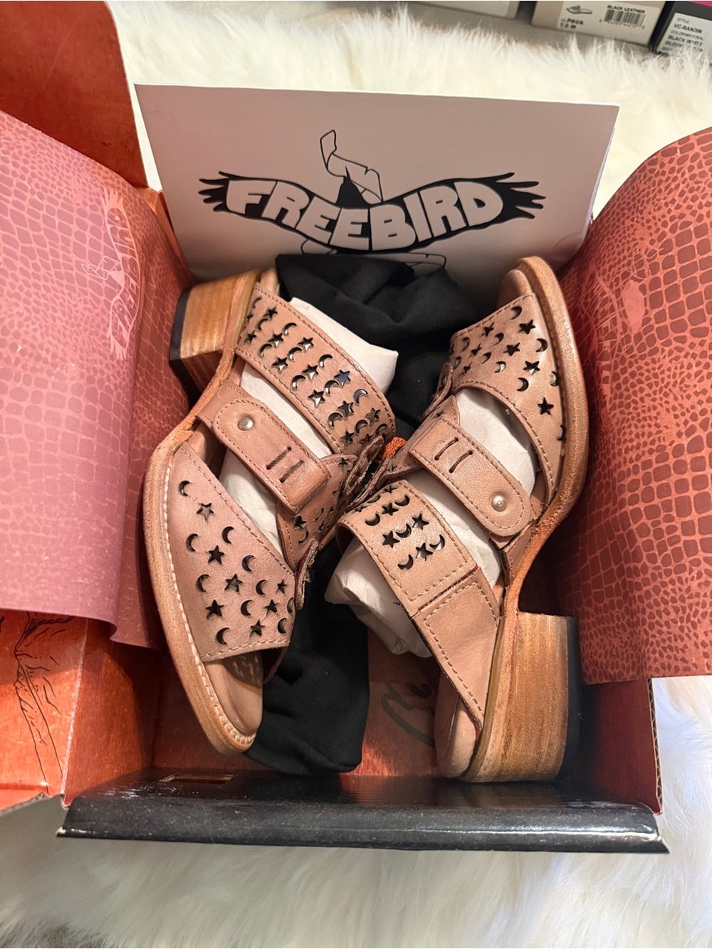 NEW freebird blush leather womens sandals with star & moon cutouts size 8